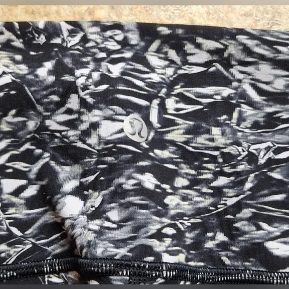 Lululemon Leggings Size 8 ☆Like New☆ - Picture 6 of 8